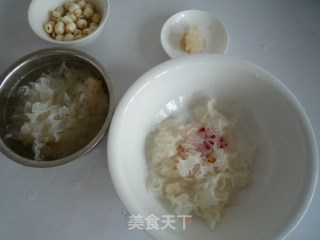 Rock Sugar Tremella and Lotus Seed Soup recipe