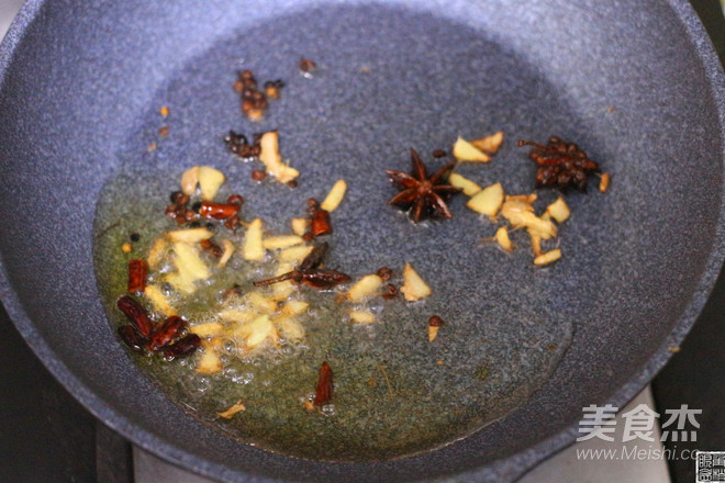 Stir-fried Shredded Pork with Garlic Stalks recipe