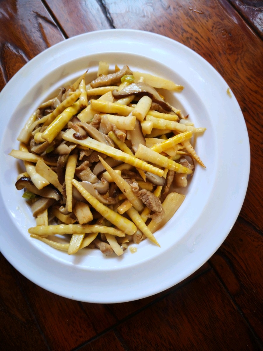 Stir-fried Shredded Pork with Mushrooms and Bamboo Shoots