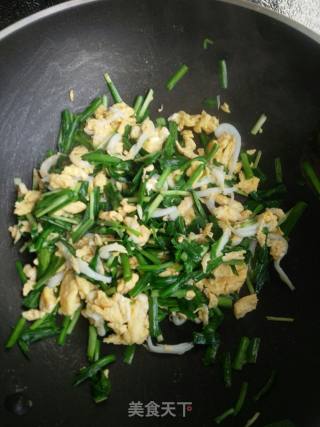 Scrambled Eggs with Leek and Whitebait recipe