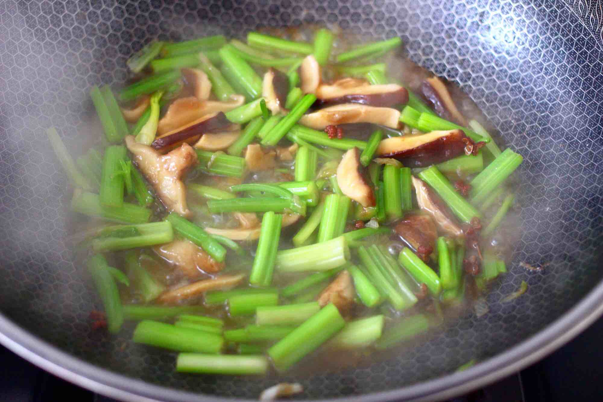 Celery Stir-fried Shiitake Mushrooms recipe