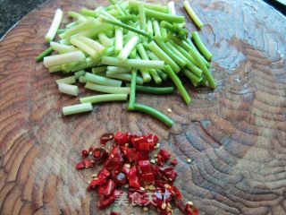 Stir-fried Pork Cheek with Garlic Moss recipe