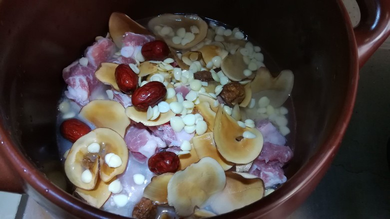 Fig and Tremella Soup recipe