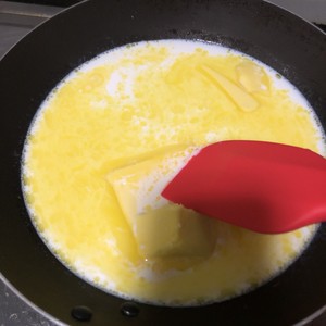 A Newbie of Meringue Puffs Succeeded (with Custard Sauce) recipe