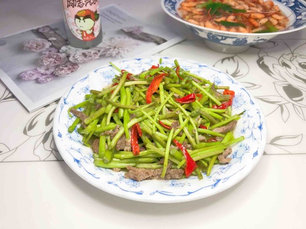 Stir-fried Shredded Pork with Artemisia recipe