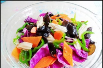 Green Pepper and Purple Cabbage Fungus Salad