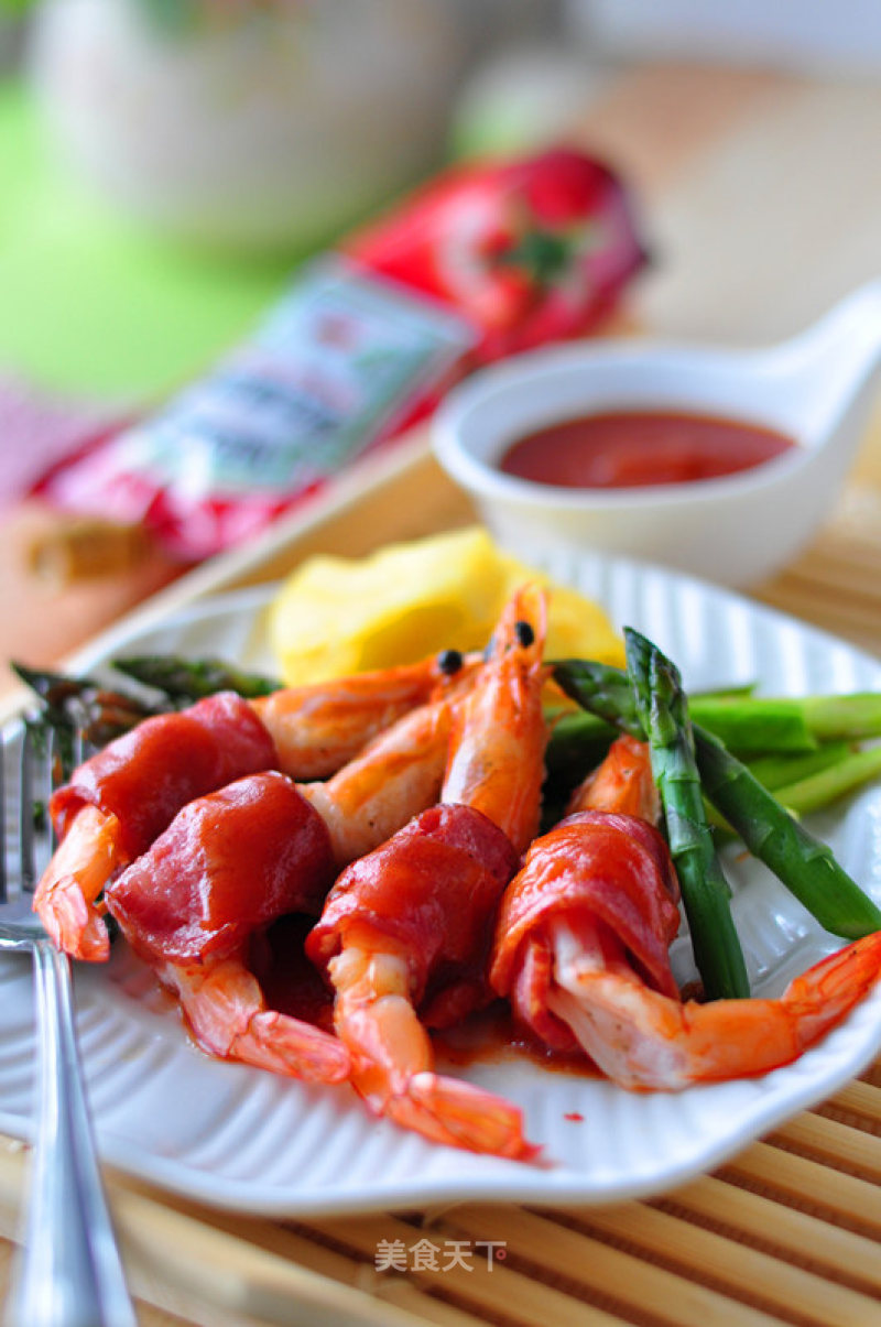 Grilled Prawns with Tomato Sauce and Bacon recipe