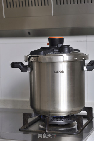 Golden Needle Stewed Trotter recipe