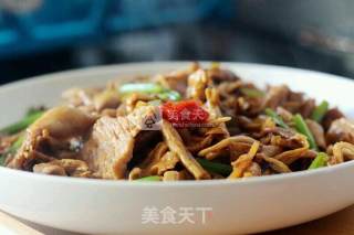 Stir-fried Pork with Wild Yellow Mushroom (inner Mongolian Wild Yellow Mushroom with Tender Celery) recipe