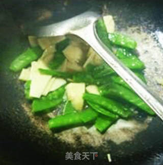Fried Snow Peas with Winter Bamboo Shoots recipe
