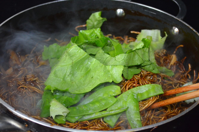 Braised Noodles with Pea Pods recipe