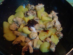 Braised Chicken with Potatoes in Zhuhou Sauce recipe