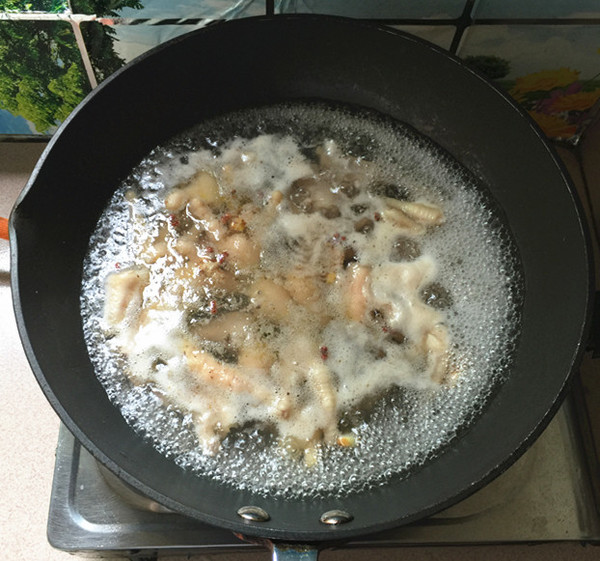 Steamed Chicken Feet with Tempeh recipe