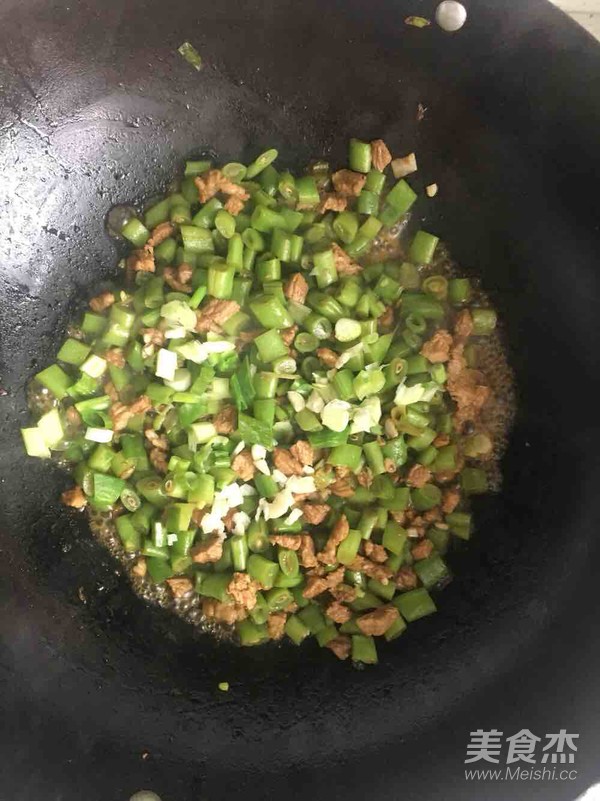 Stir-fried String Beans with Diced Meat recipe