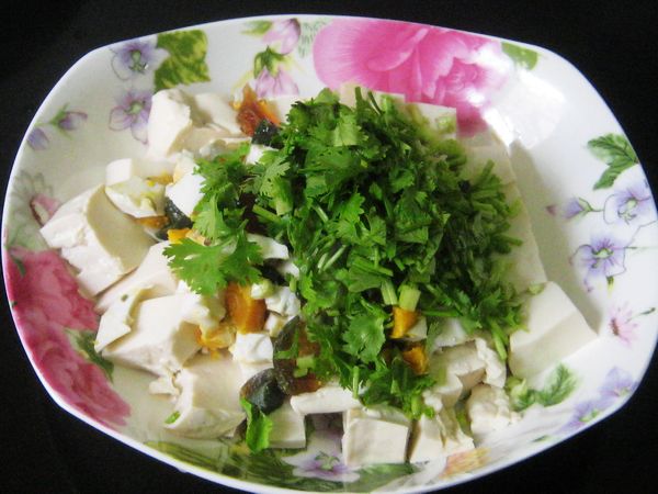 Tofu with Double Egg and Cilantro recipe