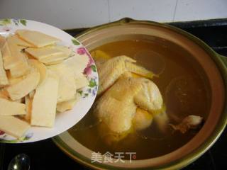 Stewed Hen with Boletus and Winter Bamboo Shoots recipe