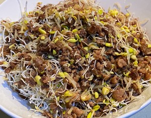 Stir-fried King: Bean Sprouts Pine recipe