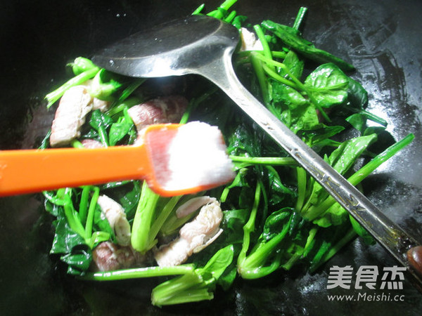 Fried Mantis Shrimp with Spinach recipe