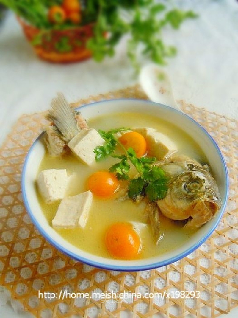 Crucian Carp Tofu Kumquat Soup recipe