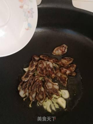 Fried Sausage with Snow Pea recipe