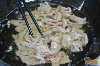 Explain in Detail The Production Details and Taste Characteristics of Scallion Fried Lamb recipe