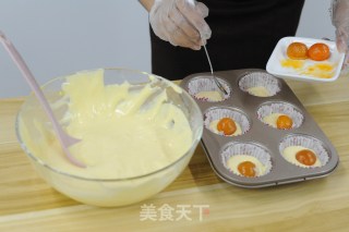 Evocative Salted Egg Yolk Cupcakes recipe