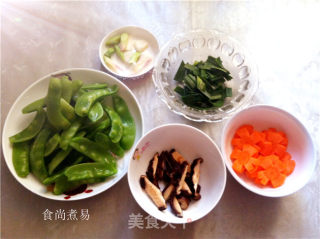 Winter Mushroom and Oyster Fragrant Snow Peas recipe