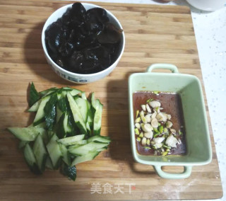 Cucumber Fungus Bento recipe