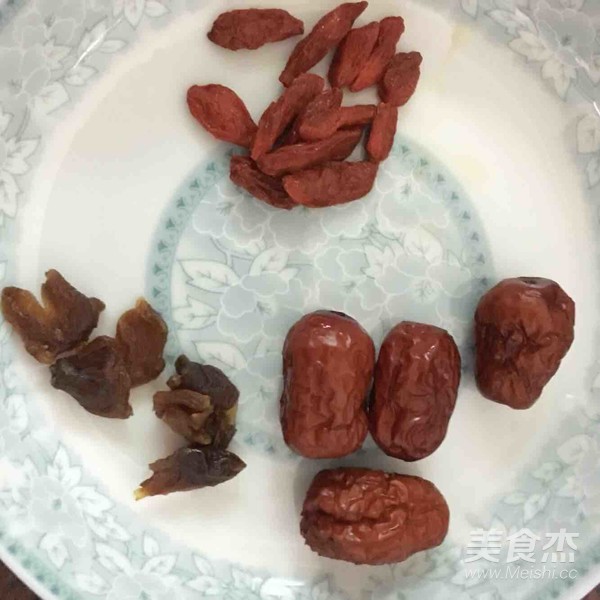 Longan, Wolfberry and Red Dates Soy Milk recipe