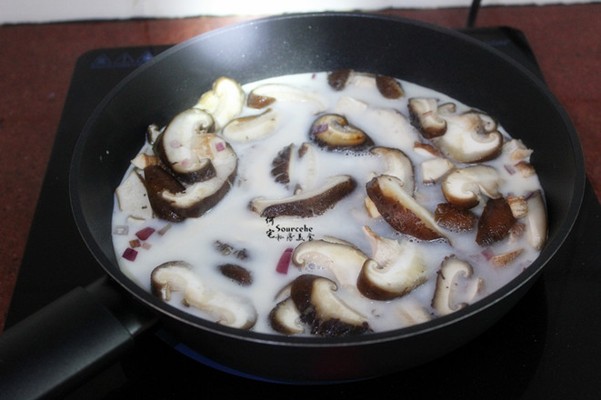 Thick and Smooth Shiitake Mushroom Soup recipe