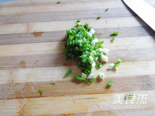 Dry Noodles with Chrysanthemum Meat Sauce recipe