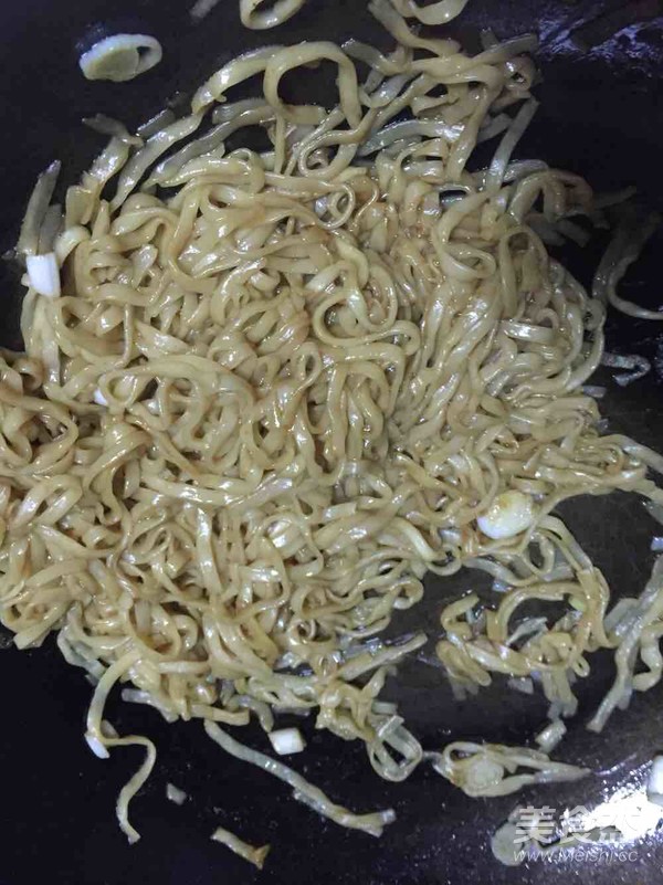 Late Night Canteen (red Sausage + Soy Sauce Fried Noodles) recipe