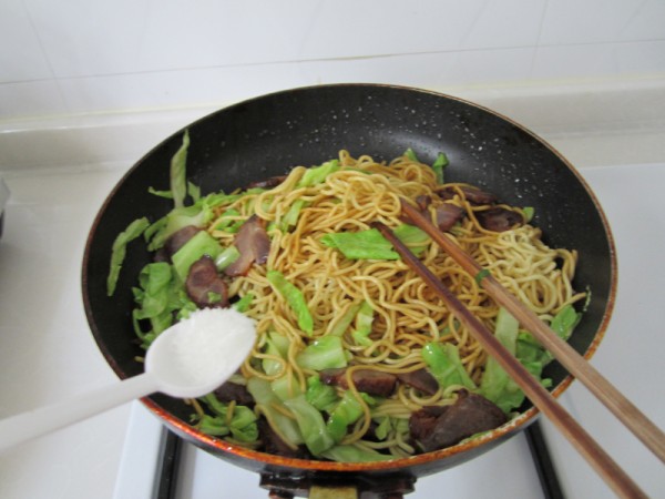 Fried Noodles with Barbecued Pork recipe