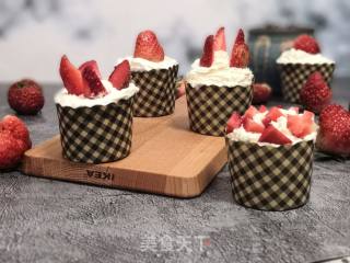 Strawberry Cream Cup Cake recipe