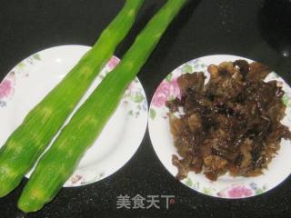 Fried Lettuce Slices with Black Fungus recipe
