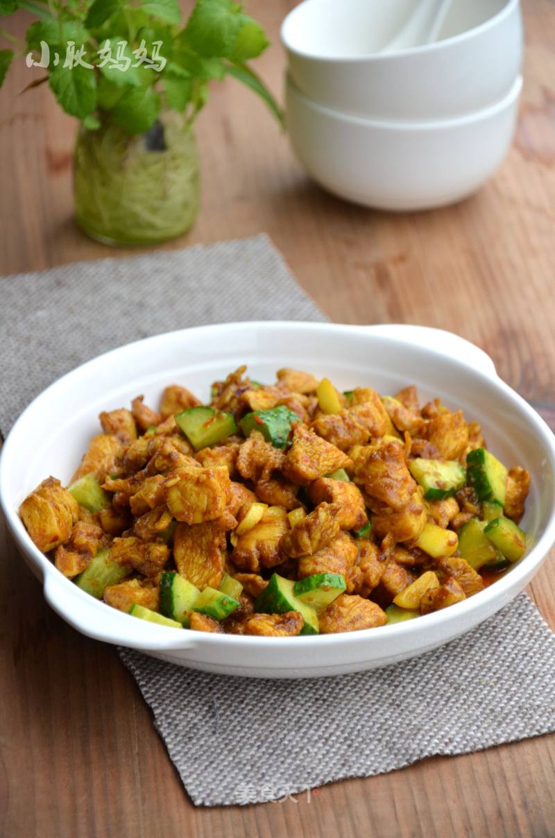 Stir-fried Chicken with Curry Cucumber recipe