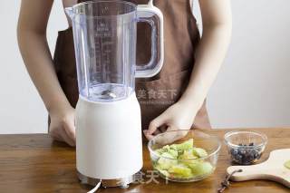 Kiwi Blueberry Milkshake recipe