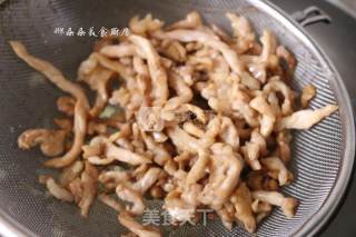Green Pepper Shredded Pork Topped Noodles recipe