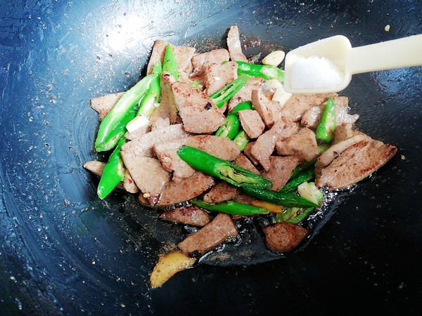 Stir-fried Pork Liver with Green Pepper recipe
