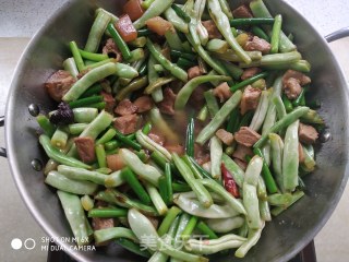 Steamed Noodles with Beans and Garlic Moss recipe