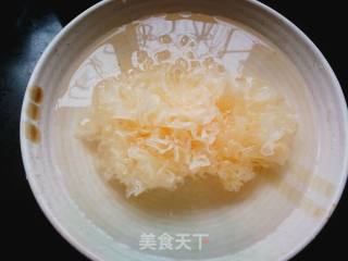 Bayberry and White Fungus Soup recipe