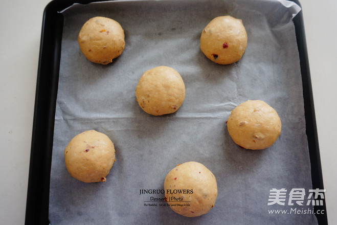 Whole Wheat Red Wine Dried Fruit Soft European Buns recipe