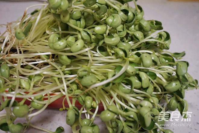 Black Bean Sprouts Mixed with Walnuts recipe