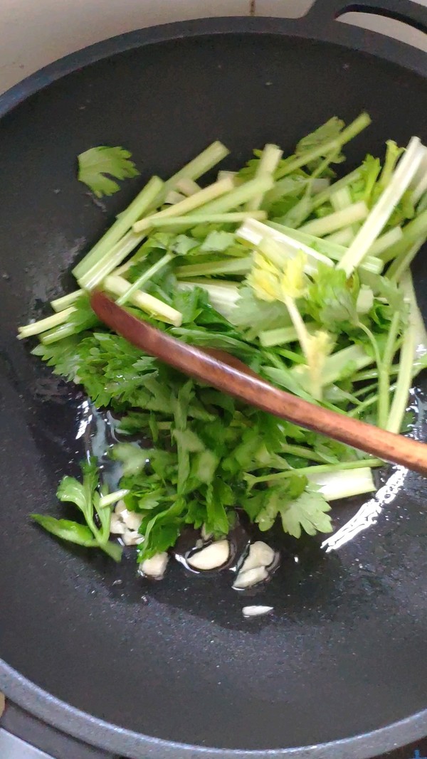 Stir-fried Hor Fun with Celery and Soy Sauce recipe