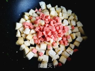 Stir-fried Bun with Spring Onion and Ham recipe