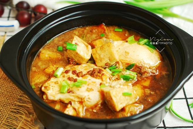 Stewed Eggs with Tofu in A Casserole, Warm and Delicious with Rice recipe