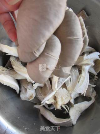 Delicious Shredded Pork and Mushroom Soup recipe