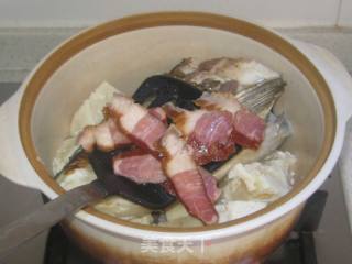 Stewed Silver Carp Head with Frozen Tofu and Bacon recipe