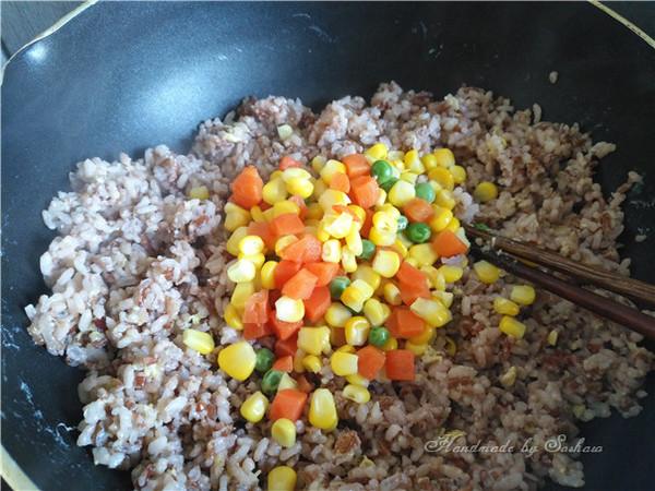 Fried Rice with Egg, Corn and Red Rice recipe