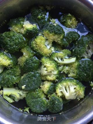 Broccoli with Fungus recipe